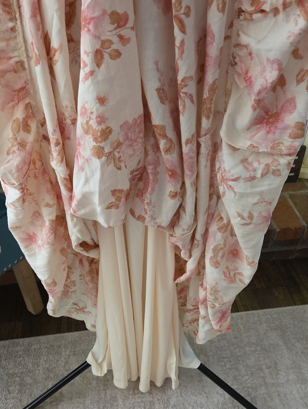 NWT Floral V-Neck Maxi Dress in Pink and Cream - Picture 8 of 14